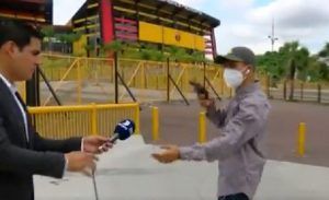 ladrón asalta a equipo periodístico en Guayaquil